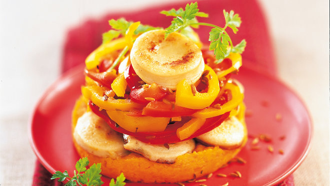 Une timbale raffinée de boudin blanc et de légumes colorés