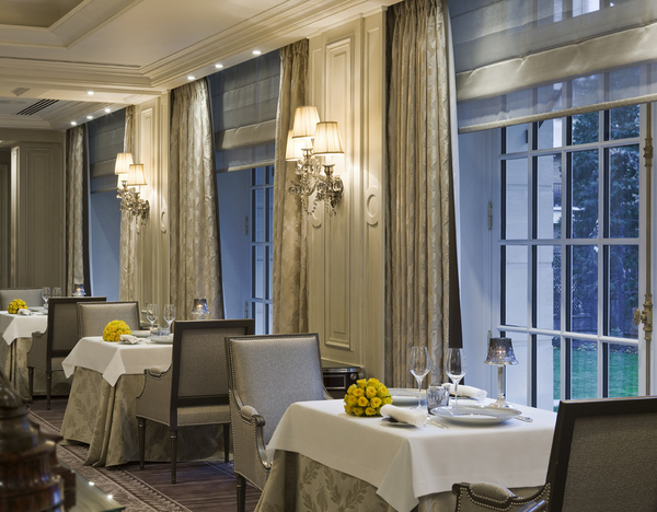 Certaines tables donnent sur la Seine