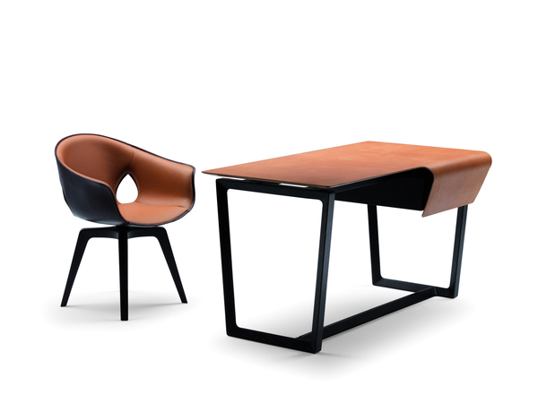 Conçu par Roberto Lazzeroni pour compléter et rendre encore plus harmonieuse la zone bureau de la maison, le fauteuil Ginger est le partenaire idéal de Fred.