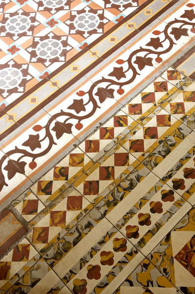 Détail carrelage d’origine en carreaux de ciment.