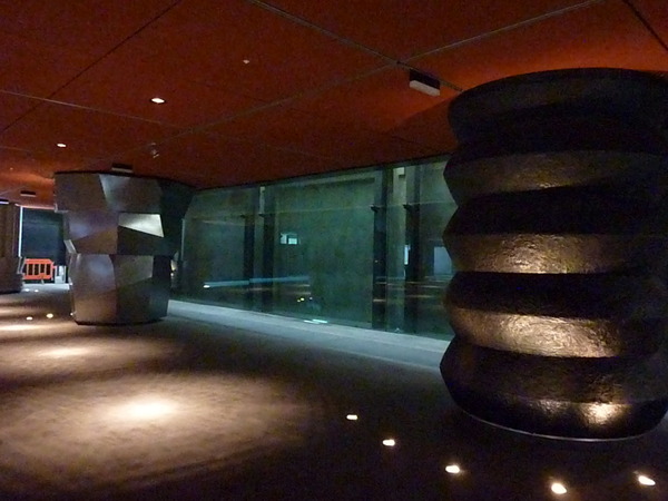 Philippe Starck : hall et colonnes