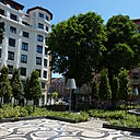 Philippe Starck : détails de la mosaïque du sol de la place