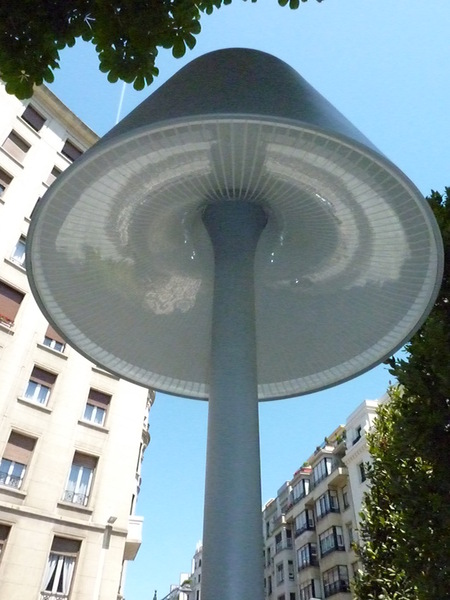 Philippe Starck  :gros plan réverbère