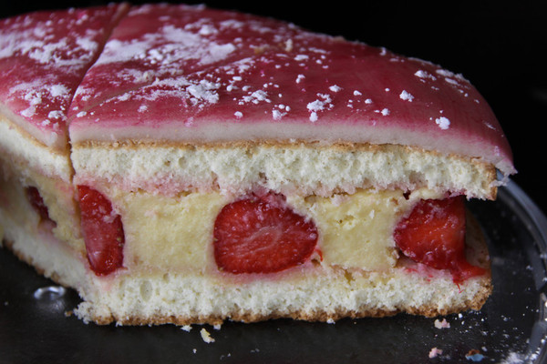 Attention à la cuisson de la génoise, elle ne doit pas être prolongée, sinon elle perdra de son moelleux