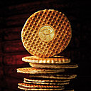 Le divin Pierre Hermé s'attaque à la gaufre en l'interprétant en trois variations: la "vanille" aux gousses naturelles de Tahiti, Madagascar et du Mexique, la "Pietra" à un praliné maison élaboré à partir de noisette piémontaises et "l‘Ispahan" à la framboise, au litchi et à la rose