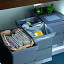 «Rationell» offre une solution astucieuse pour le tri des déchets. Le recyclage d’un sac de déchets organiques permet de produire suffisamment de biogaz pour faire rouler une voiture sur 3 km !