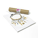 Les motifs des bavoirs sont une référence au parcours designer créatrice de bijoux de Maude Möhlmann