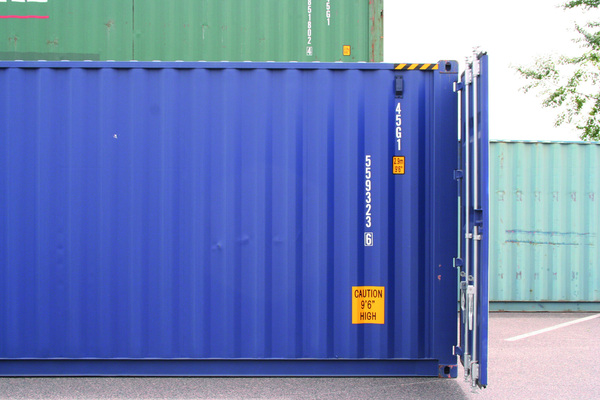 Les containers gardent leur côté brut en étant décalés