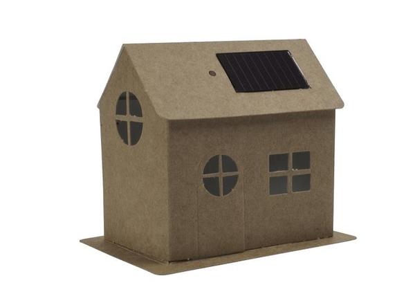 Une veilleuse maison « écolo », proposée en version brute à customiser. Lapadd