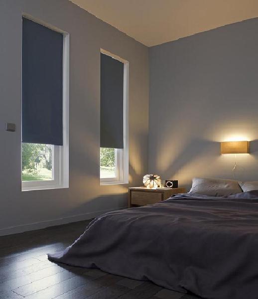 Pour une atmosphère plus intimiste, optez pour un tissu tamisant. Pour garantir une parfaite obscurité, c’est l’occultant qui s’impose.
