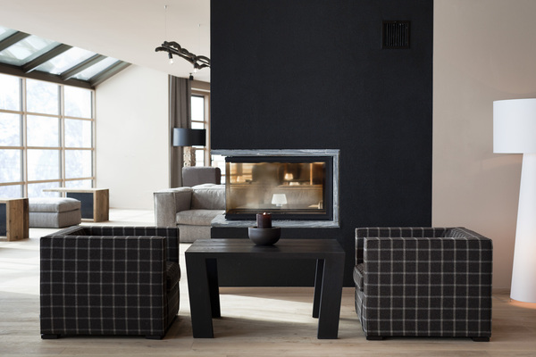 Le restaurant de l'Alpina met à l'honneur les saveurs du terroir modernisées et les associations sucrées-salées sous la baguette du jeune chef Julian Seeber