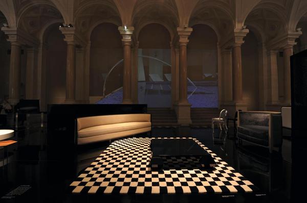 Courbes épurées du canapé Crescent Moon