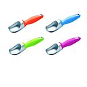 Des cuillères à glace pétillantes et surtout pratiques. Le manche ergonomique est en plastique isolant pour éviter que le froid n’engourdisse la main et la touche d’inox sur l’extrémité incurvée permet de pénétrer sans effort dans les glaces les plus dures. 14 € pièce. Cuillère à glace Zyliss. www.zyliss.fr