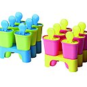 Des glaces personnalisées à petit prix. Il suffit de remplir de jus de fruit puis, pour faciliter le démoulage, de le rincer à l’eau tiède. H 10 cm. 1,99 €. Molnfri. Ikéa. www.ikea.com/fr