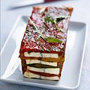 Des strates de différentes teintes pour égayer le début d’un repas estival