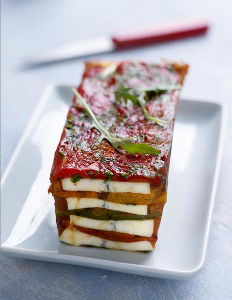 Des strates de différentes teintes pour égayer le début d’un repas estival