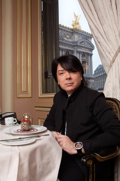 Le couturier russe Valentin Yudashkin a imaginé cet élégant dessert aux connotations russes