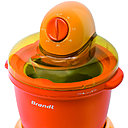 30 minutes de préparation suffisent pour une glace pour 6 à 8 personnes. Accumulateur de froid de 10 à 12 h. 1,6 l. 50 €. Sorbetière. Brandt.