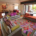 Des œuvres abstraites du peintre mauricien Krishna Luixon ornent les murs des villas