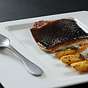 Un seul couvert pour piquer, découper et lapper Un seul couvert pour piquer, découper et lapper