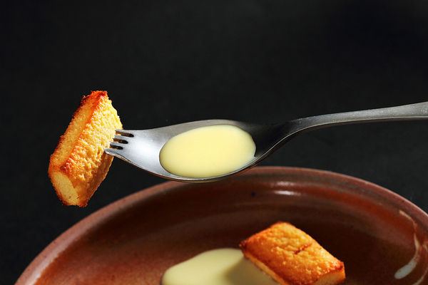 Au moment du dessert: financier et crème anglaise