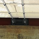 Détail sur le plafond en béton posé sur câble