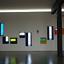 La lumière entre dans l'école installée sur le toit de l'unité