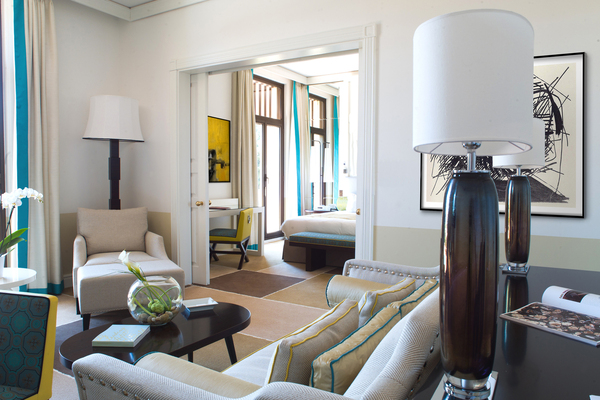 Suite de l'hôtel Royal Riviera. L’esprit général est inspiré par le glamour de la french riviera des années 50 et le voisinage (ou l’ombre) de Grace Kelly voisine de l’hôtel.