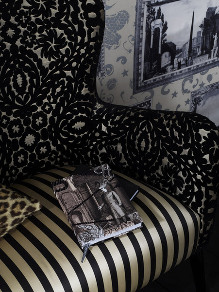 Collection de tissus et papiers peints distribués par Designer's Guild