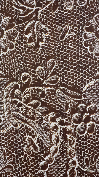 Guipure façon Lacroix en coloris wengé chez Marotte