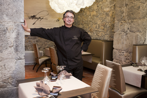 Paul Fontvieille dans son restaurant du Palais des Évêques de Saint-Lizier dans l'Arriège