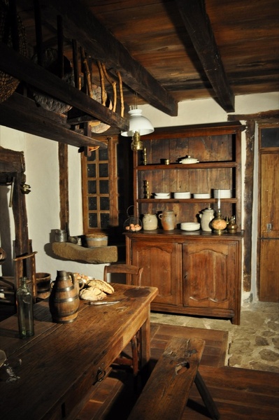 La ferme rustique, toutes en bois patiné et en pierre.