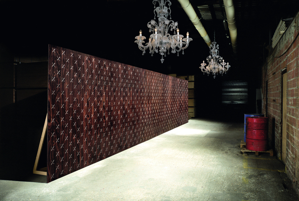 Le modèle « palissandre » fait partie de la collection « Couture ». Les 5 collections ont chacune 5 modèles qui deviennent peau d’architecture, vêtement d’espace, mur végétal, panneau vibrant  ou véritable paysage.