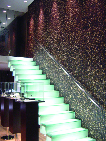 Plaques de revêtements issus d’écorces de noix de coco. Produit 100% naturel. Les plaques Ekobe ont des qualités thermiques et acoustiques. Naturellement protégé et imputrescible, le produit est résistant aux insectes et à la moisissure.