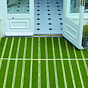 Grassedeck de Finnforest est une gamme de lames alliant une structure en bois et un revêtement de gazon synthétique 100% fibres polypropylène, d’une épaisseur de 6 mm (garantie 15 ans).