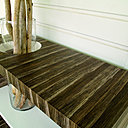 Produit aux Antilles, Green Blade est souple et une large gamme de teintes et de motifs est proposée. Son application est facile. Il est entoilé sur papier, sur un non-tissé ou préencollé.