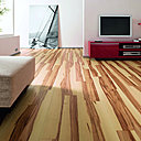 Durci aux UV et inoffensif sur le plan écologique. Le parquet est résistant à l’usure et facile d’entretien. Ce modèle est le noyer de cœur animé.