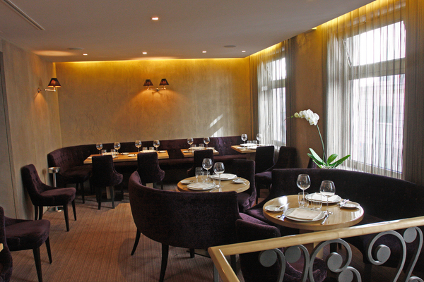 La salle du haut, sobre et raffinée