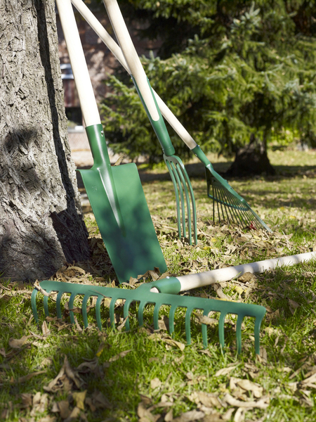 Faites-vous aider il est plus facile de planter à deux, car les conteneurs sont lourds. Seul vous risqueriez de planter votre arbre « de travers ».