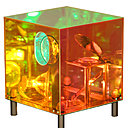 Avec Bernard Bouchet, la lumière illumine le temps avec une sorte de magie qui crée une atmosphère unique ! Habillée d'un cube acrylique à effet miroir, cette horloge de projection génère une illusion d'optique surprenante et magique : une fois allumée, le système de projection apparaît en transparence comme multiplié à l'infini. 249 € chez Made in design.