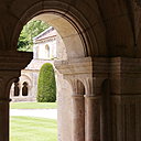 Clé-de-voûte de l’abbaye, le cloître permet d’accéder partout, à l’abri du soleil et des intempéries