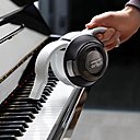 6 coloris vitaminés pour cette nouvelle génération d’aspirette style soucoupe volante,  dont le réservoir à poussière se vide ultra facilement. Autonomie de 7 heures pour l’Or-bit signée Black & Decker, 59,90€ TTC.