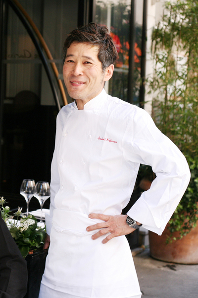 Aux fourneaux: Sadaki Kajiwara, un japonais formé à l’école Tsuji d’Osaka, qui fut second au Kong, le restaurant du couturier Kenzo.