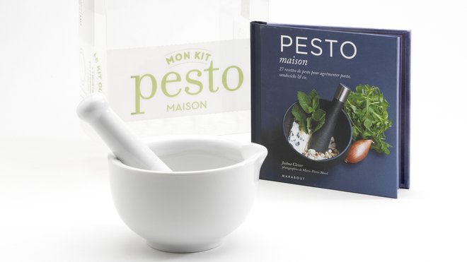 Le kit complet pour réussir son pesto : des recettes testées, un mortier et un pilon. Il ne manque plus que de bons ingrédients...