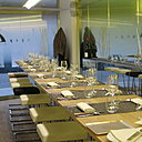 La salle de l'Agapé toute en longueur. 22 couverts seulement pour 22 gourmets très privilégiés.