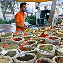 Riches en protéines et très économiques, les légumes secs sont liés à l'histoire culinaire de nos terroirs.