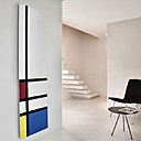 Le radiateur Smooth de Ridea séduit par ces trois couleurs associées au blanc. Séparés par des lignes noires, les couleurs ressortent encore plus vives, en hommage à Mondrian.