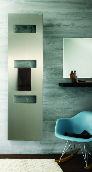 Design épuré, les nouvelles finitions donnent aux radiateurs un aspect en acier brut industriel. Ce modèle de la gamme Altima Spa, se veut aussi sèches-serviettes.
