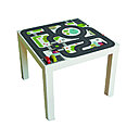 Un circuit ludique pour jouer aux petites voitures. La planche sticker de 55 x55 cm se pose sur une table basse type "Lack" d’Ikéa. 34,90 €. Small City. Kakinoa pour les Editions Lilipinso and Co. www.lilipinsoandco.com