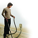 Le système sait se faire aussi invisible que possible. Seules apparaissent discrètement les prises d’aspiration murales et les trappes aspirantes disposées à hauteur de plinthe.